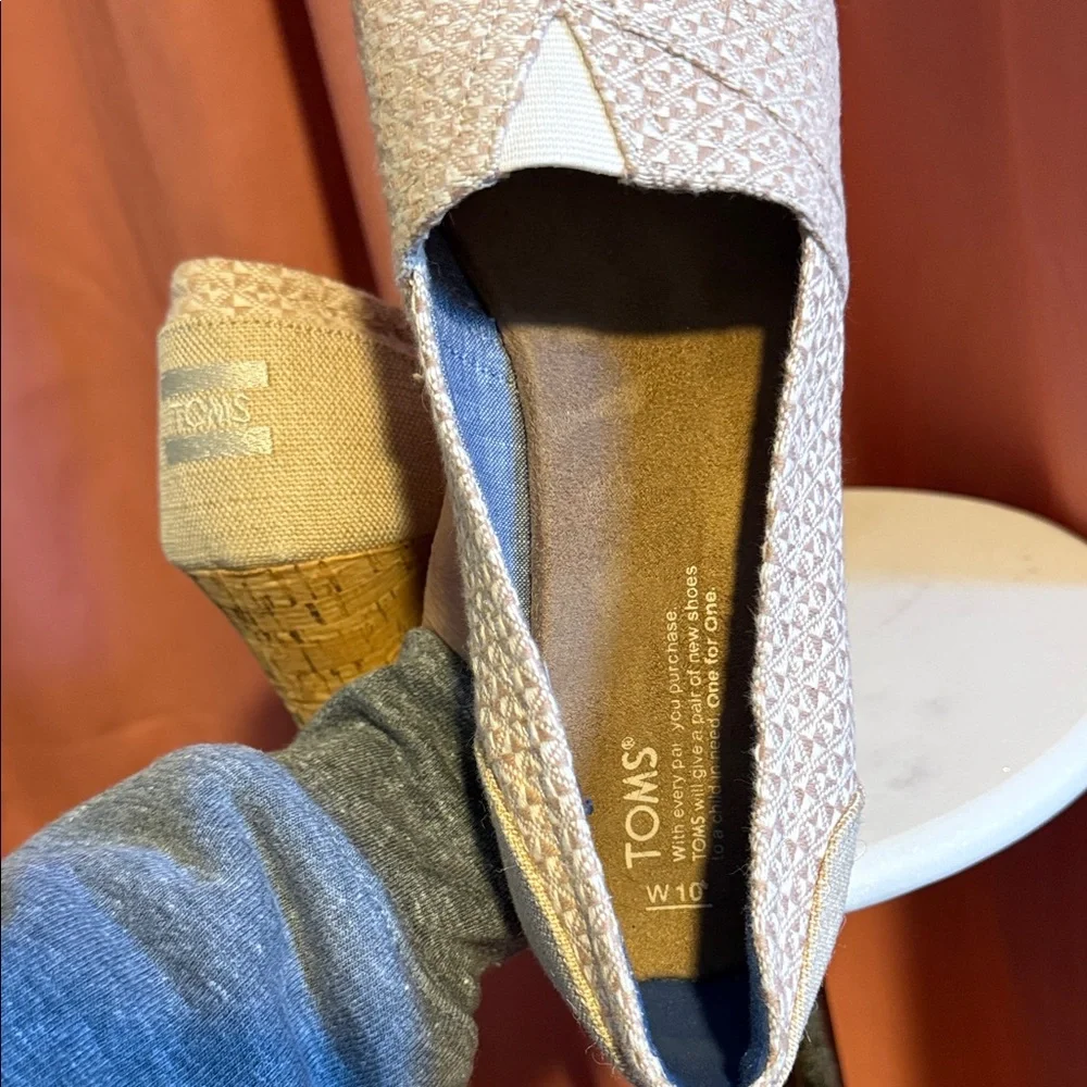 Toms Textured Tan Wedges - Picture 6 of 7